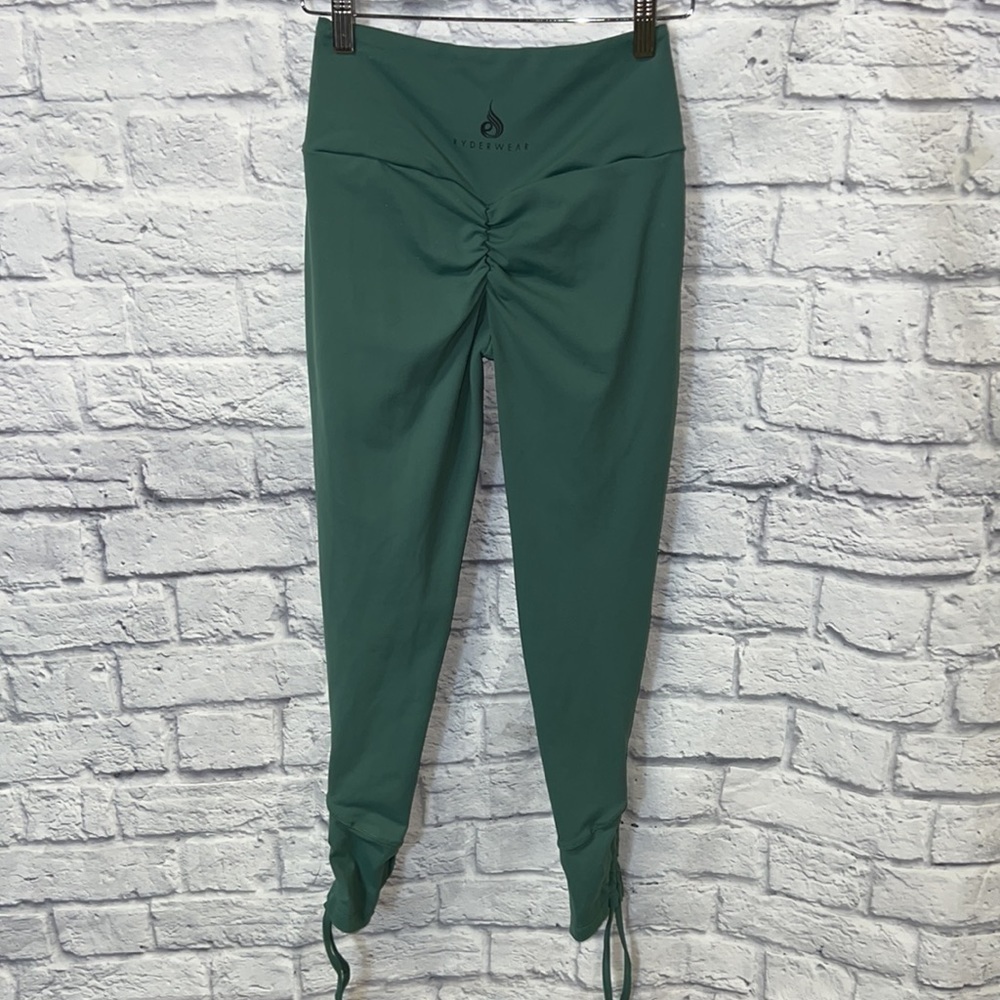 Ryderwear green scrunch bum cropped leggings | size small